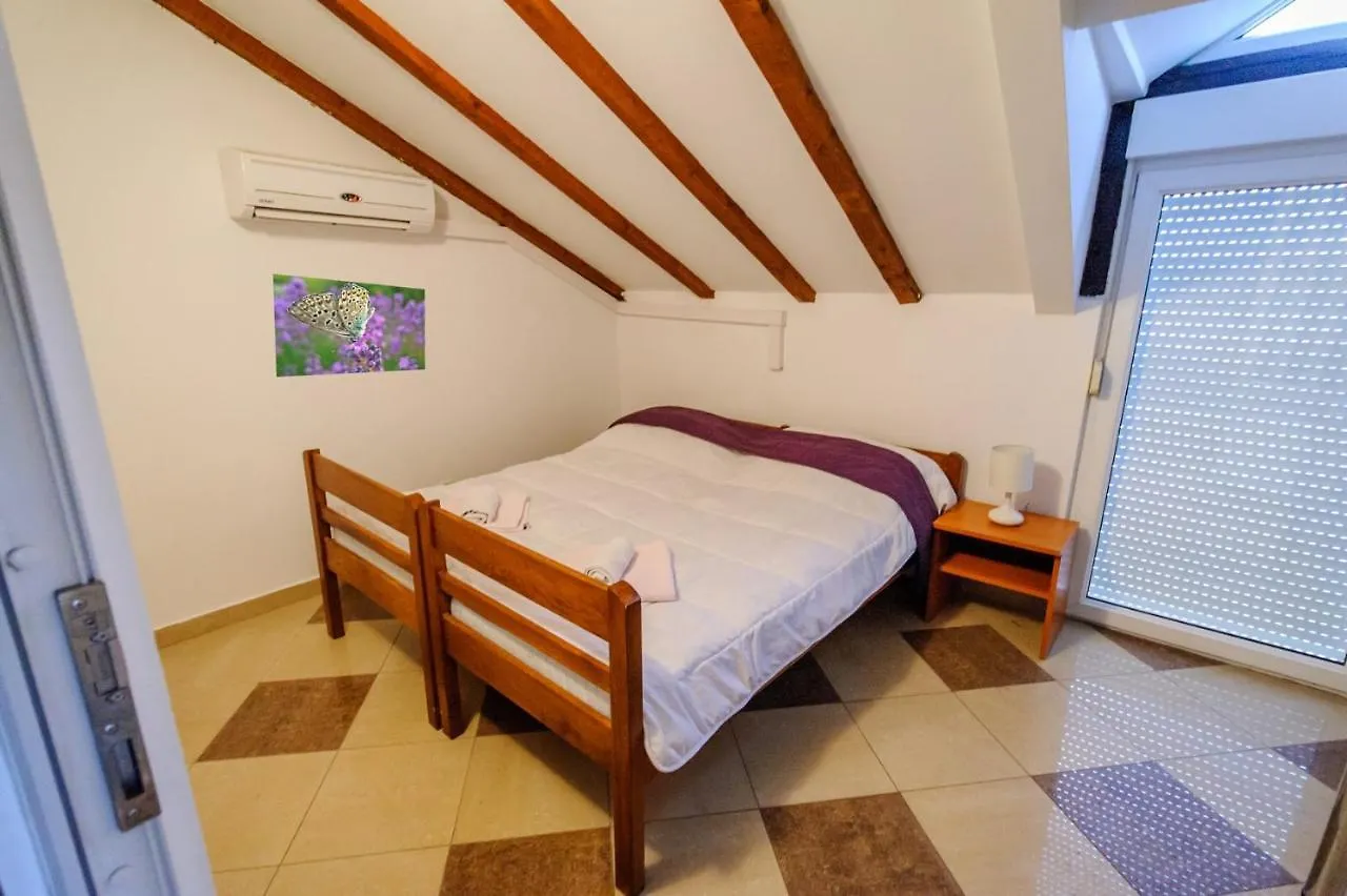Panzió Apartments & Rooms Lucie Posedarje