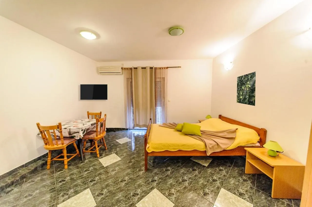 Panzió Apartments & Rooms Lucie Posedarje